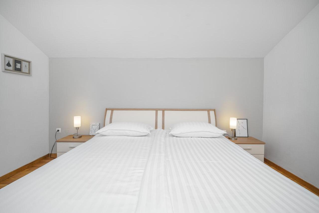 Family Petrov Apartments Vodice Zewnętrze zdjęcie