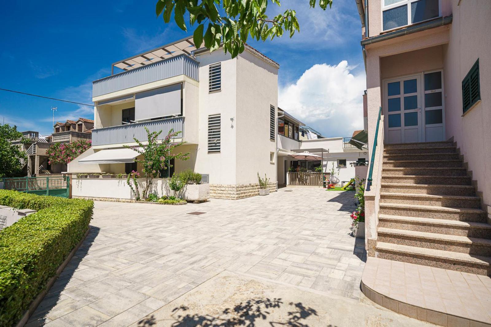 Family Petrov Apartments Vodice Zewnętrze zdjęcie
