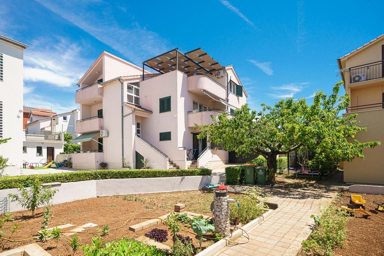 Family Petrov Apartments Vodice Zewnętrze zdjęcie